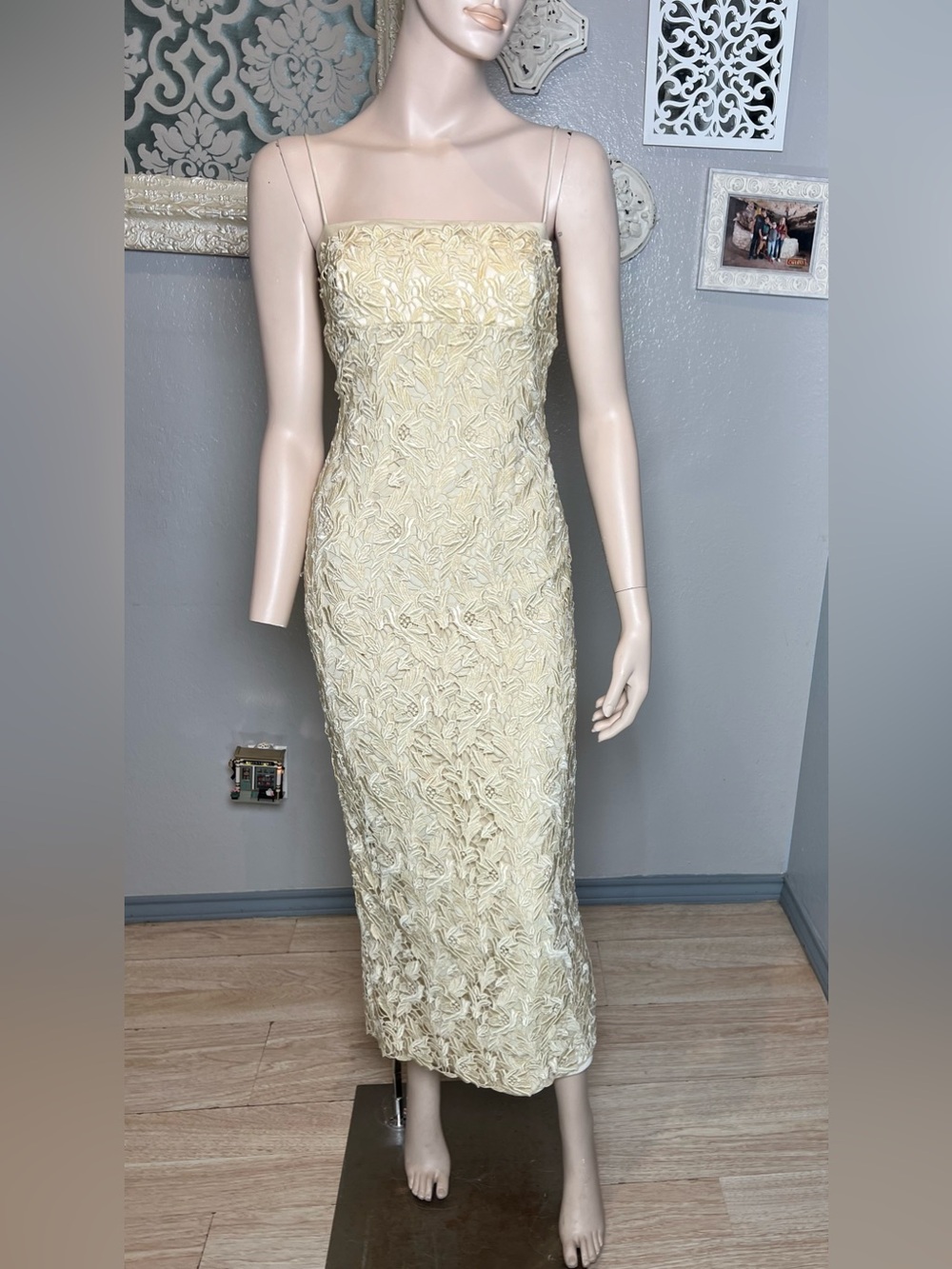 Vintage Ling Lace Sheath Evening Dress - Cream - Picture 3 of 12